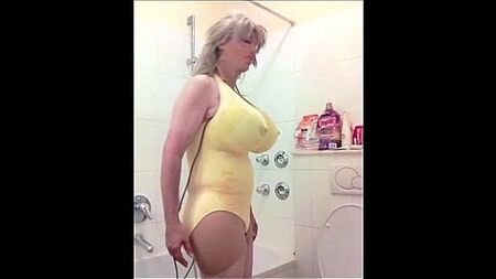 Fato de banho amarelo com enchimento para aumentar o peito