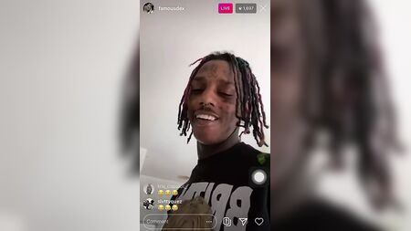 O rapper Famous Dex está a receber sexo oral numa transmissão ao vivo no Instagram