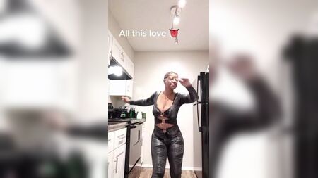 Fato de corpo inteiro - GILF de pele escura