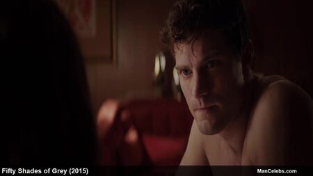 Cenas sensuais do ator Jamie Dornan sem camisa