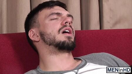O Jason recebe algumas dicas sobre sexo oral do seu amigo gay, o Landon