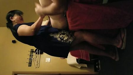 Mais uma vez, um salão de massagens. Um dos meus favoritos. Sem preservativo! Aproveita