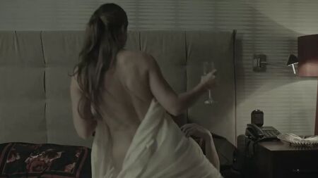 Maria Fernanda Yepes nua em «Dark Desire», 1.ª temporada, episódios 10 a 17 (2020)