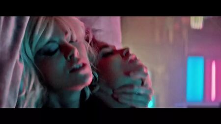 Charlize Theron em cena de sexo lésbico em «Atomic Blonde» – ScandalPlanet.Com