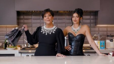 Kylie e Kris Jenner jantam juntas | Vogue