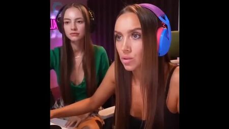 o pequeno voou com Luxury Girl e Sola Zola