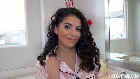 SisLovesMe TeamSkeet Angel Gostosa - Acabamos o que começamos Cabelo preto, broche, vaqueira, esperma no cabelo