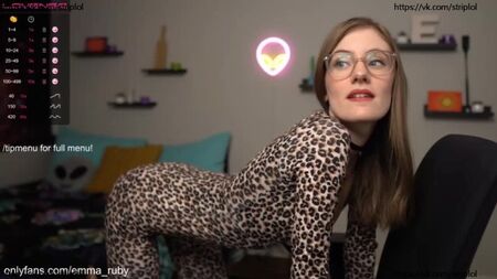 Câmara de Emma_Ruby - * Dica para me fazer CUM * 555=Ficar Nua * 1111=Cum Agora * #lovense #petite #natural #jovem 2022-03-18 15:40:21
