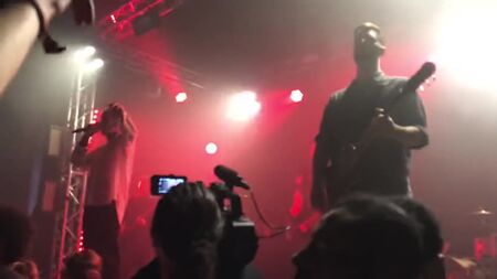 Bring Me The Horizon "Pray For Plagues" ao vivo no The Dome para o Warchild