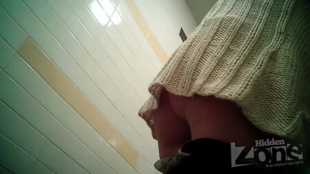5.02 esperma na rata (creampie na casa de banho, câmara oculta na casa de banho, câmara espiã, HZ, WC, zona oculta, câmara espiã, câmara oculta, Voyeur))