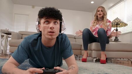 Estou farto de jogar videogame, vamos fazer sexo em vez disso