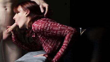 A prostituta ruiva adora sexo pesado