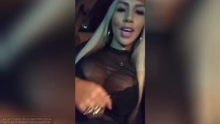 Uma compilação de histórias do Instagram e do Snapchat de Juju Ferrari tiradas em 2017-08-19