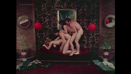 Ulrike Butz Nua - Muschimaus mag's grad heraus (Jagdzeit fur Naschkatzen, Le Sexe infernal, 1973) HD 720p Assistir online