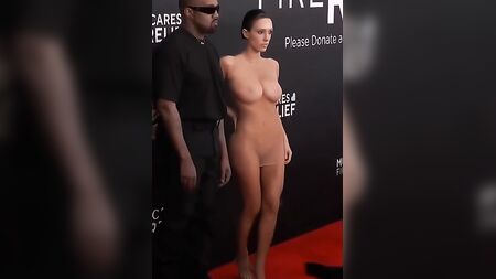 Bianca Censori nua