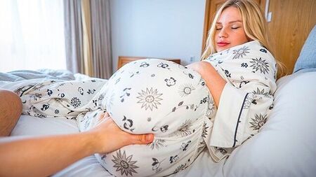 Por que você precisa de pijama? Tire-o!