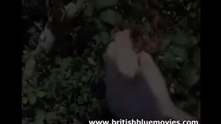 Gangbang inter -racial com uma senhora madura na natureza