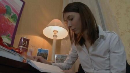 Alena russa ensina inglês com seu saque