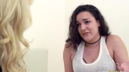 Mãe madura fodiu o cara da filha