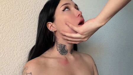 Ela chupa como se quisesse ganhar um prémio