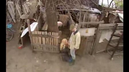 Sexo com vagabunda russa na vila