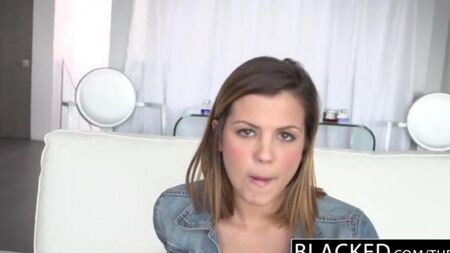 Negro adora anular para seus filhotes