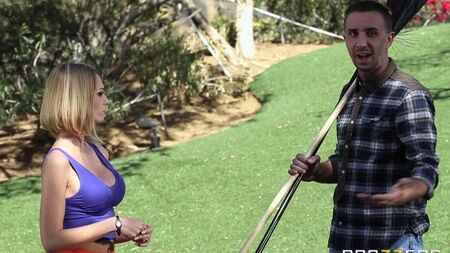 O jovem jardineiro demitiu a filha de um dono rico