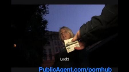Eu conheci uma garota na rua e imediatamente a arrastei para a cama