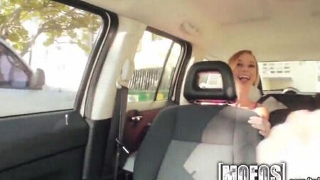 Garota tcheco se rendeu ao estranho