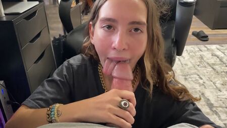 Pare de esconder sua buceta de mim