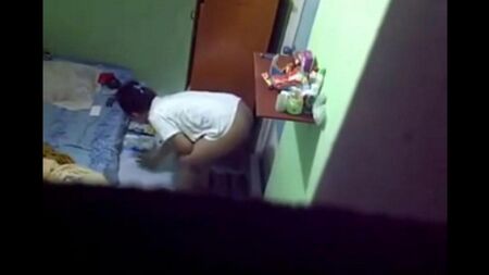 Câmera escondida instalada na sala feminina no albergue