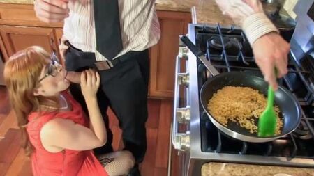 Aprendendo a chupar e cozinhar!