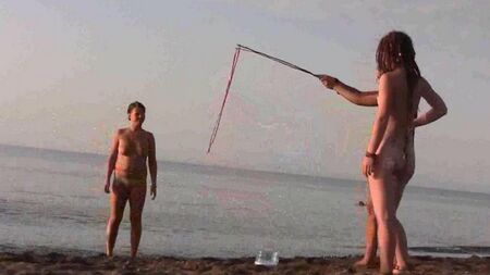 Jogo nu na praia