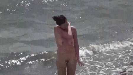 Dois nudistas na praia