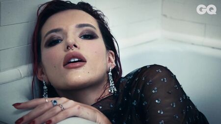 Bella Thorne nua - GQ México (outubro de 2017) 1080p