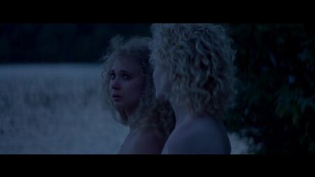 Juno Temple, Julia Garner nuas - One Percent More Humid (2017) HD 1080p