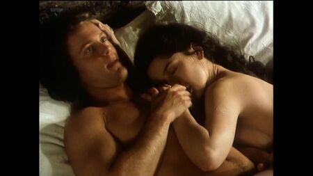 Catherine Zeta-Jones nua - Catarina, a Grande (Alemanha-Reino Unido, 1996)