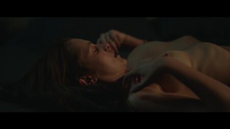 Teresa Palmer Nua e Sensual - Síndrome de Berlim (2017) HD 1080p