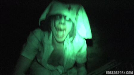 Fantasmas no Hospital / Porno de Terror