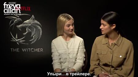 Freya Allan e Anya Chalotra respondem aos comentários da «IGN»