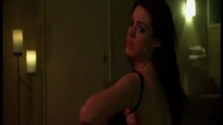 Anne Hathaway nua