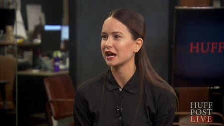 Katherine Waterston fala sobre a sua divertida cena de nudez em «Inherent Vice» - WOW.com