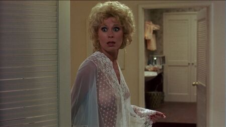 Leslie Easterbrook Nua - Private Resort (1985) HD 1080p