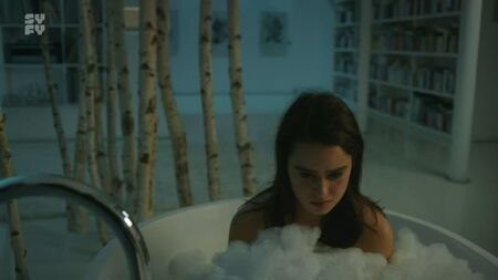 Rosabell Laurenti Sellers Nua (coberta) - Spides s01e07 (2020) HD 1080p Ver Online / Rosabell Laurenti Sellers - Spides