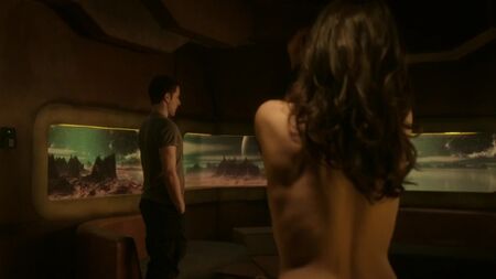 Melissa O'Neil, Ruby Rose nuas - Dark Matter (2015) T1E07
