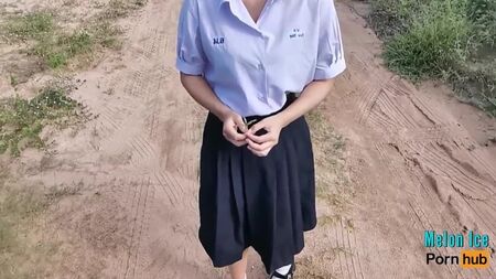Melon_Ice_-_Aluno_transa_com_professora_para_ter_boas_notas_na_aula_de_biologia_na_floresta_Thai_Fuck_with_teacher.mp4