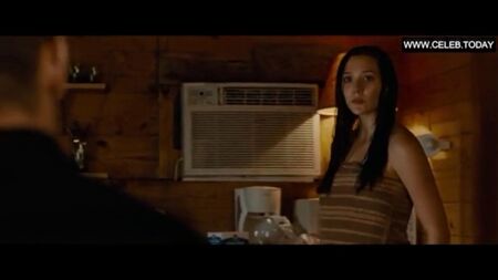 Elizabeth Olsen - Cenas de sexo explícito - Seios grandes em topless - Oldboy (2013)