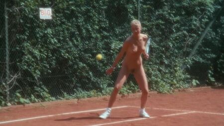 Tatjana Simic, Natascia Paolucci, Tatjana van Zanten, Apollonia van Ravenstein, Tina Shaw Nua - Flodder (1986) HD 1080p Ver