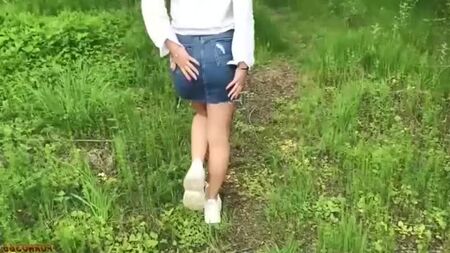 Sexo na floresta (pornografia, incesto, sexo, nudez total, família, floresta)