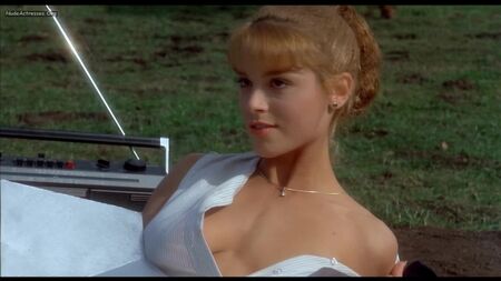 Betsy Russell Nua - Escola Privada (1983) HD 1080p